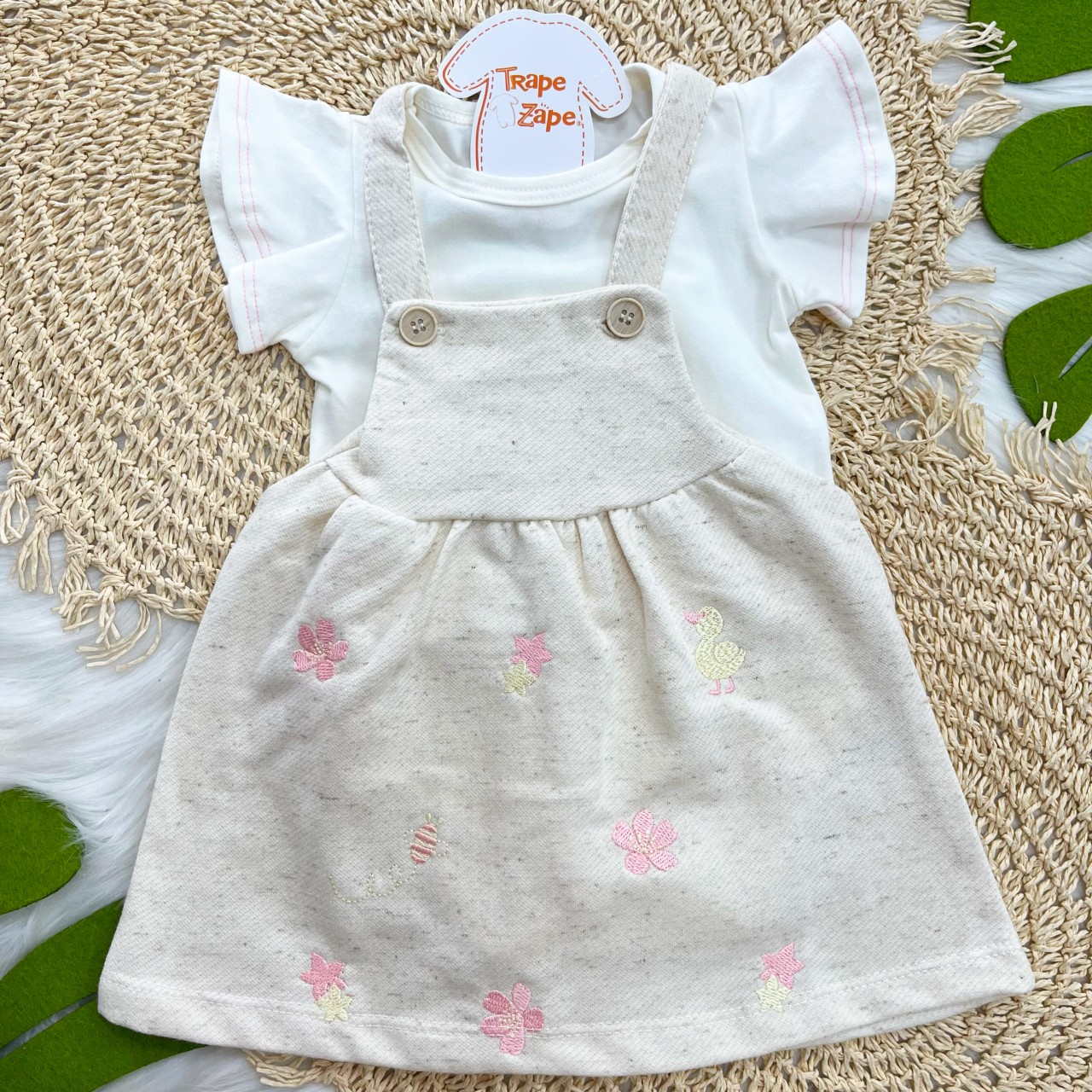 Salopete Creme com Flores e Body